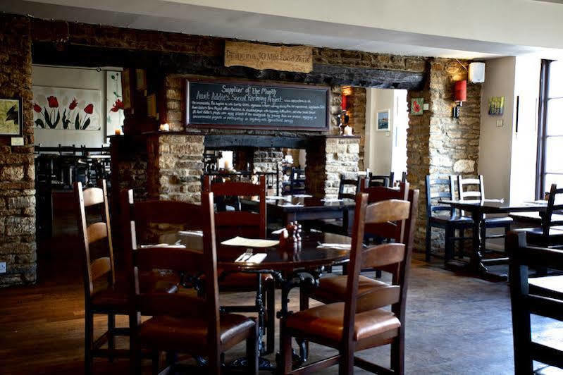 Priory Inn Tetbury Kültér fotó